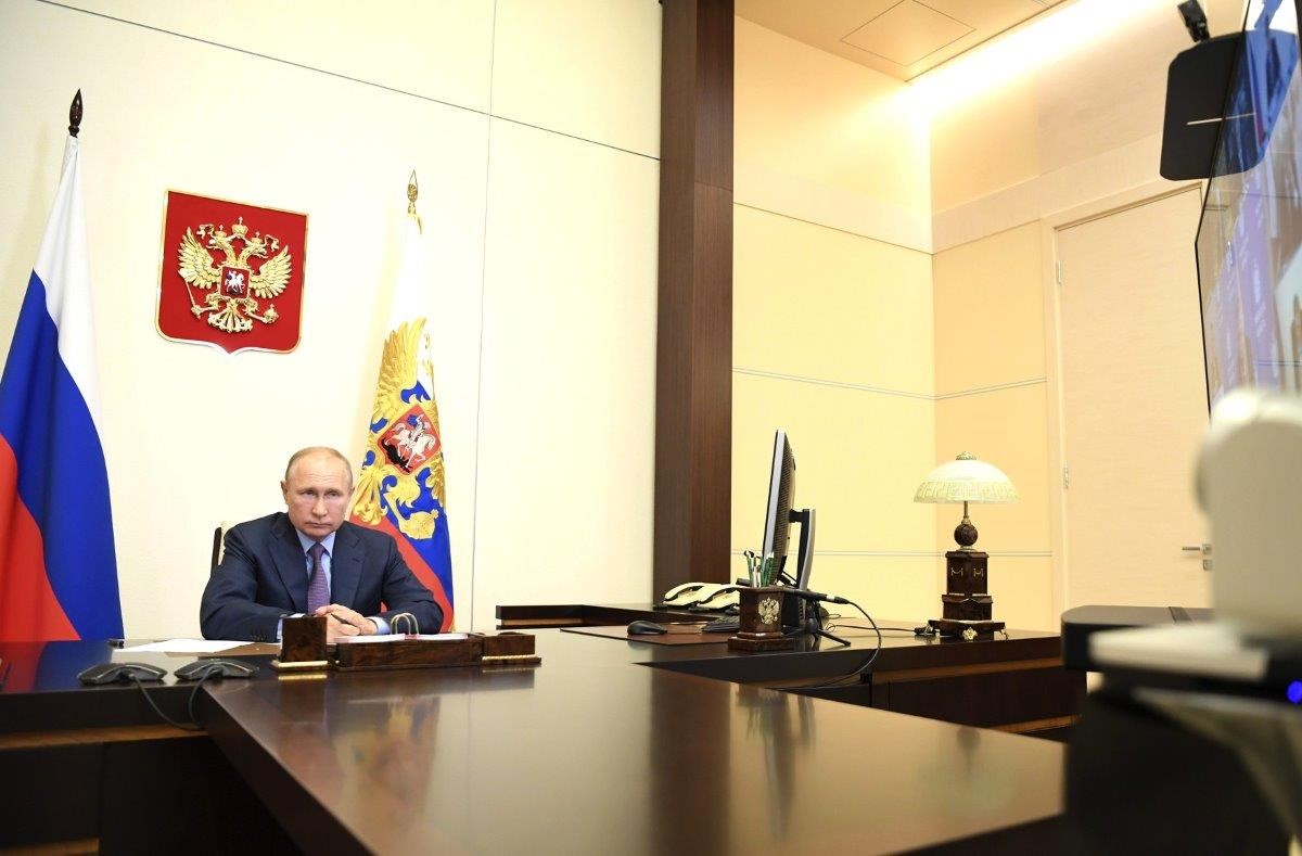 Владимир Путин утвердил поручения по итогам совещания о лёгкой промышленности