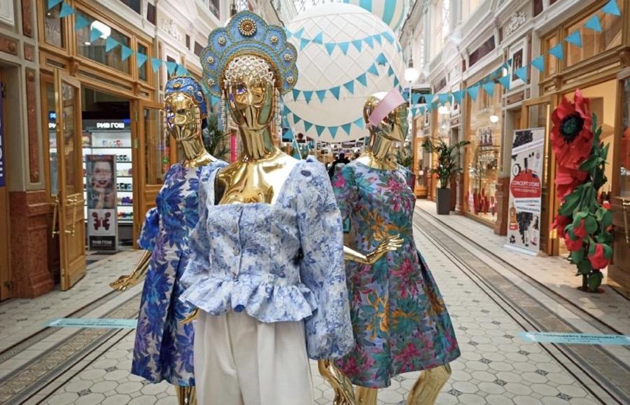 Российские бренды и дизайнеры представят коллекции на выставке и показе в рамках недели России в петербургском торговом доме «Пассаж»