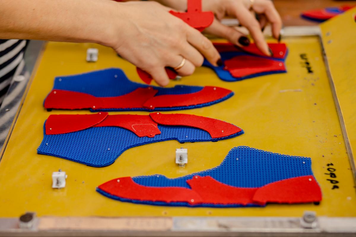 Предприятие в Тверской области начнёт выпускать инновационную спортивную обувь