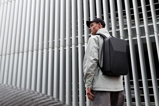 Российский бренд Rainsberg создал рюкзак с системой против падения
